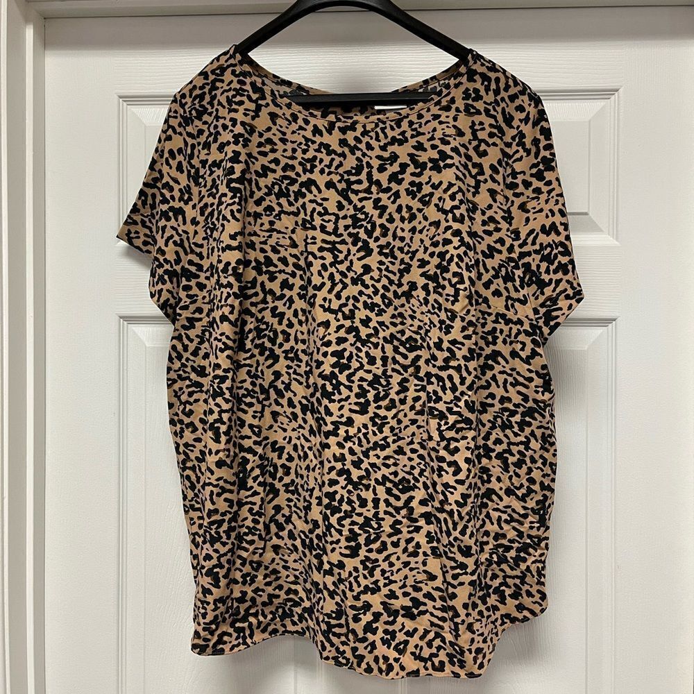 Ava & Viv Leopard Short Sleeve Back Button Blouse sz 2X EUC